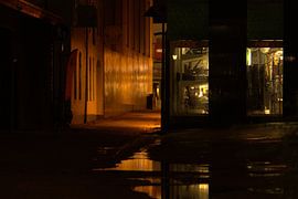 Steegje in de avond by Nella van Zalk