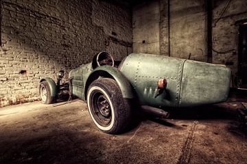 Old speed car van Michelle Casteren