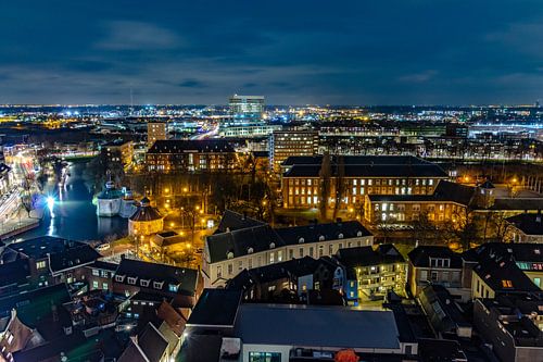 Skyline van Breda vanaf de Grote toren tijdens de avond.