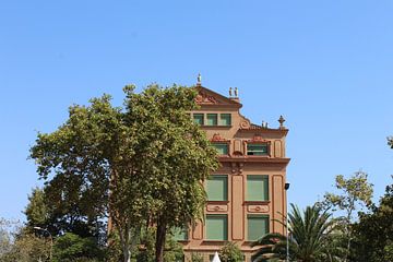 Bel immeuble dans une rue de Barcelone, en Espagne. sur Shania Lam