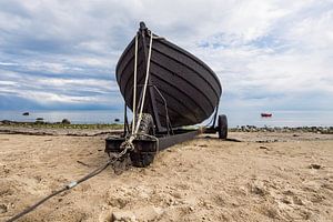 Fischerboot und Trailer auf der Insel Rügen