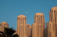 Dubai Marina Strand Wolkenkratzer mit Mond