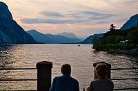 Stilte aan het Comomeer - Een Vredige Zonsondergang met Twee