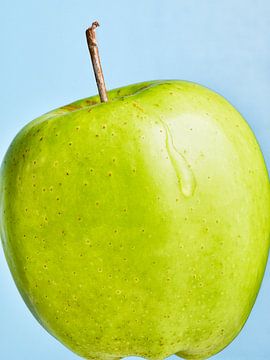 Strong I Apple I Fruit by Martijn Hoogendoorn