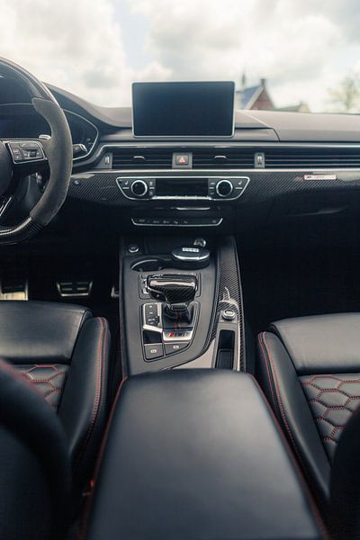 Audi RS4 ABT in einem Hafenbereich von Sebastiaan van 't Hoog