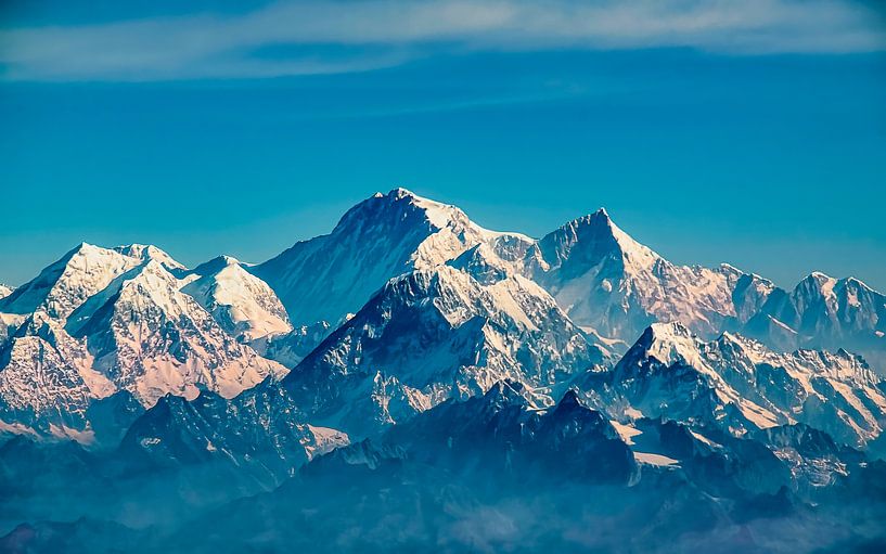 Besneeuwde bergtoppen in de Himalaya, Nepal van Rietje Bulthuis