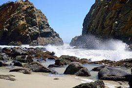 Splashing ocean water by Frank's Awesome Travels