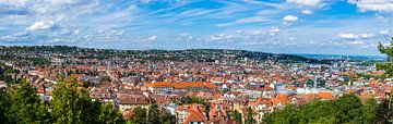 Deutschland, Stuttgart Stadtpanorama Innenstadt Häuser und Kirchen von adventure-photos