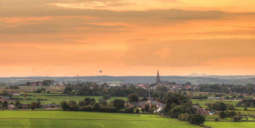 Zonsondergang bij Vijlen in Zuid-Limburg par John Kreukniet