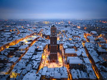 Der Peperbus in Zwolle im Schnee bei Sonnenaufgang