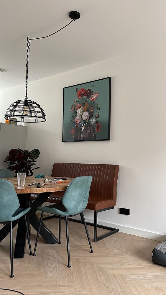 Autoportrait avec des fleurs 3 (fond vert-gris) par toon joosen