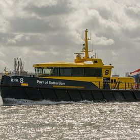 Patrouillevaartuig RPA 8  in de haven Rotterdam van scheepskijkerhavenfotografie