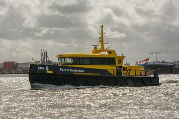Patrol vessel RPA 8 in the port of Rotterdam by scheepskijkerhavenfotografie