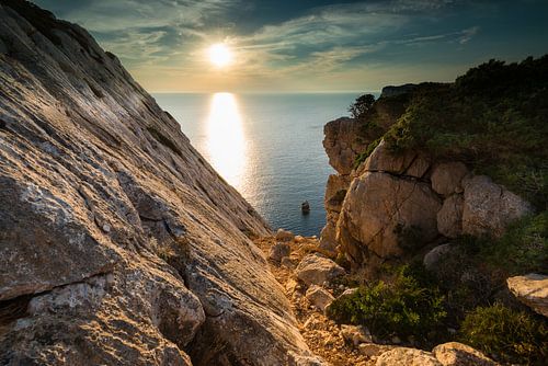 Zonsondergang in de bergen van Sardinië
