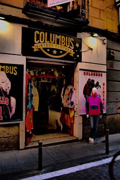 Madrid - Vintage winkel neon van Wout van den Berg