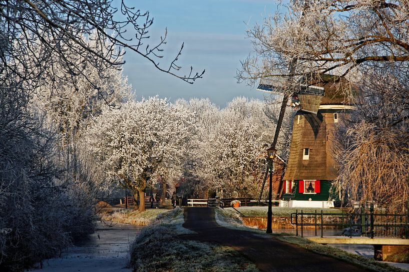 De Zuidpoldermolen in wintersfeer von Jack Tol