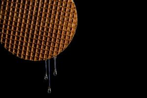 Druipende stroopwafel, drippin caramelwaffle van Corrine Ponsen