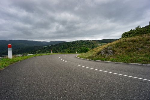 Frankrijk - Route de cretes op gebogen punt met vangrail