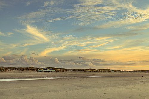 Heartbreakhotel Terschelling in zonsondergang