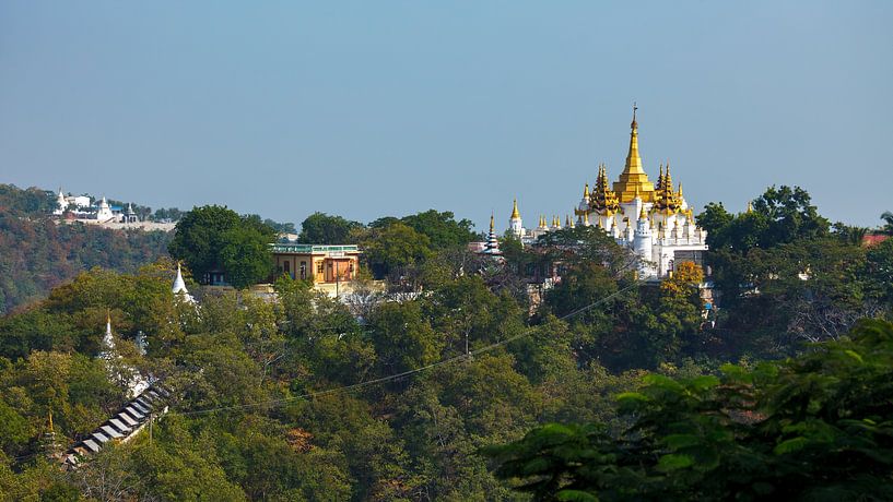 De pagodes van Mandalay van Roland Brack