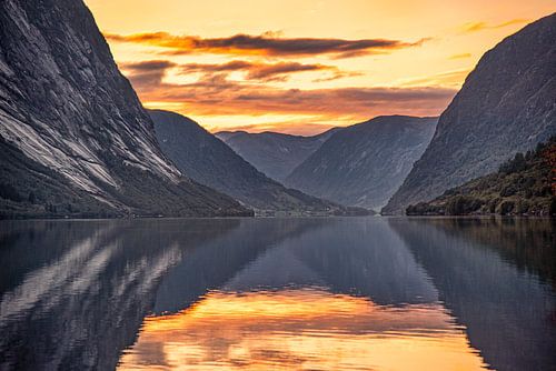 Zonsondergang Fjord in Noorwegen