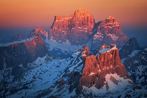 Ein glühender Sonnenuntergang in den Dolomiten von Daniel Gastager
