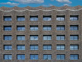 The wavy Wall, Hamburg by Wil Crooymans