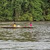 Twee vrouwen en een kind in een kano in Suriname van Patricia Hofmeester