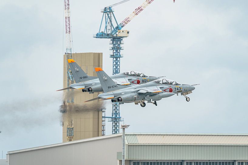 Force aérienne d'autodéfense japonaise Kawasaki T-4. par Jaap van den Berg