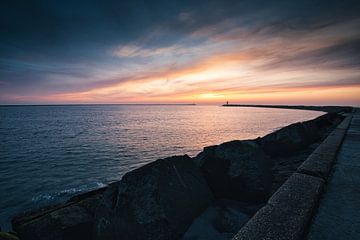 Wide view at the North Pier by peterheinspictures