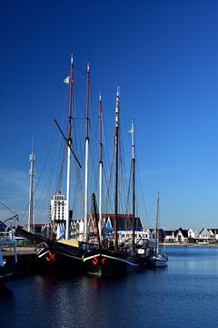 Klipper im Hafen von Harderwijk von Gerard de Zwaan