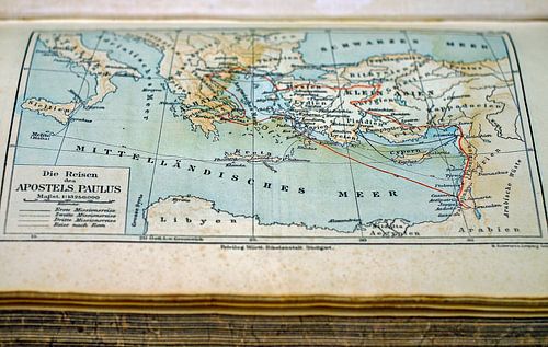 Ancienne Carte dans le Livre