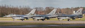Prêt à décoller ? Les pilotes effectuent les derniers préparatifs pour le décollage de leur F-16 sur