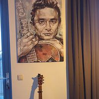 Klantfoto: Johnny Cash met gitaar schilderij. van Jos Hoppenbrouwers, op canvas