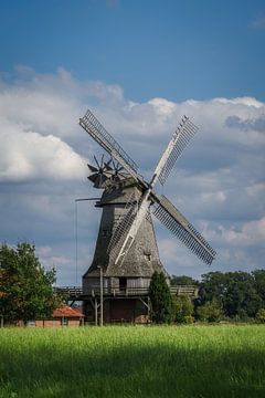 Historische oude houten windmolen