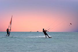 Wassersport auf dem Karibischen Meer bei Aruba mit Sonnenuntergang von Eye on You