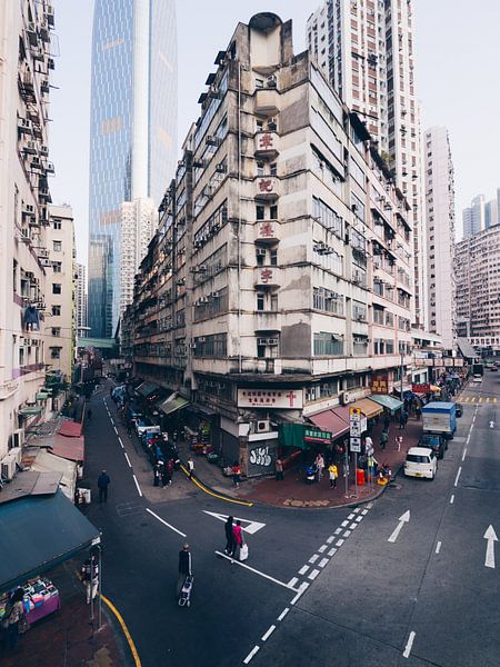Typische Straßenecke in Wan Chai, auf Hongkong Island von Michiel Dros