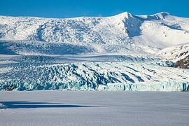 Paysage de l'Islande. Jökulsárlón, la plage de diamants et le glacier Vatnajökull