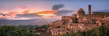 Die Stadt Volterra in der Toskana in Italien zum Sonnenuntergang von Voss Fine Art Fotografie