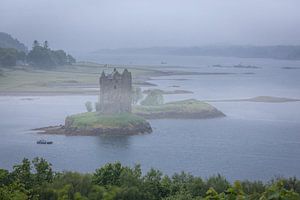Blick zum Castle Stalker am Loch Linnhe, Appin