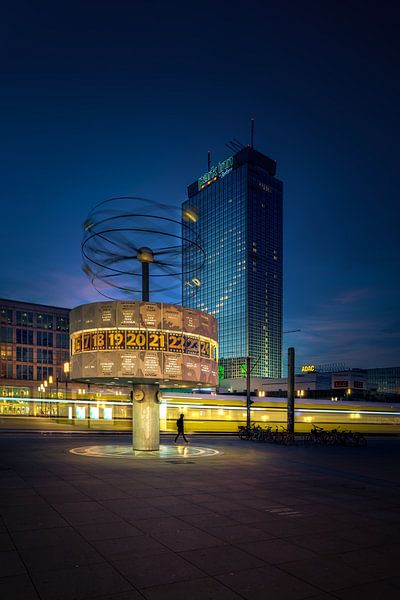 Berlin Weltzeituhr von Iman Azizi