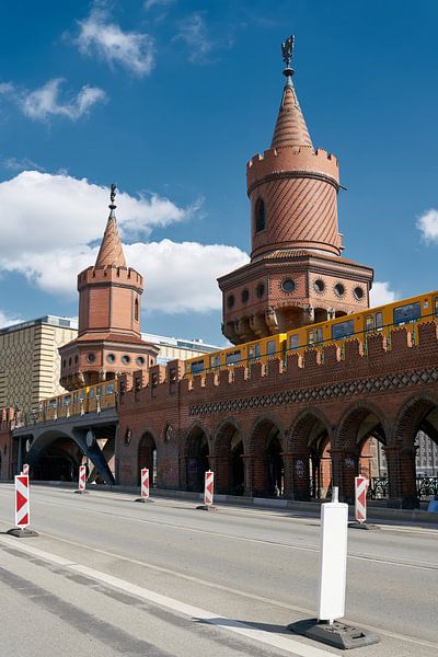 Oberbaum Bridge in Berlin by Heiko Kueverling
