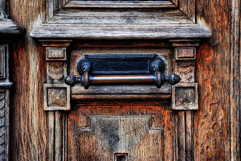 Détail d&#039;une ancienne porte en bois I - brun orange par Marlika Art