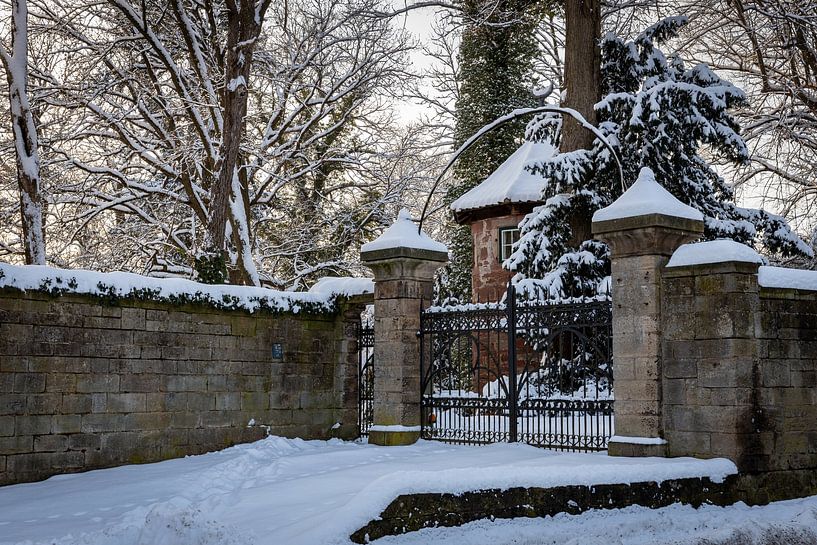 Herleshausen Schlosspark Tor im Winter von Roland Brack