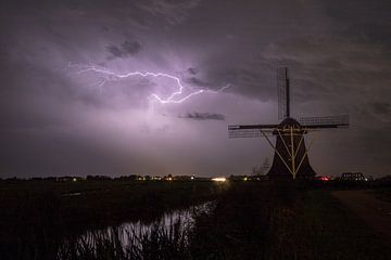 Hollandse molen met onweer van robertjan boonstra