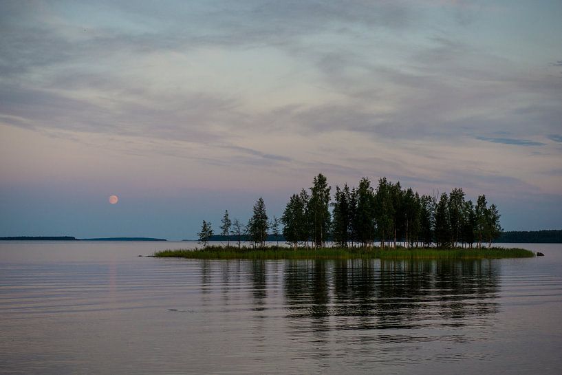 Moon and island reflection by Ellis Peeters