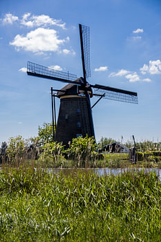 Mill of Kinderdijk in the spring sunshine