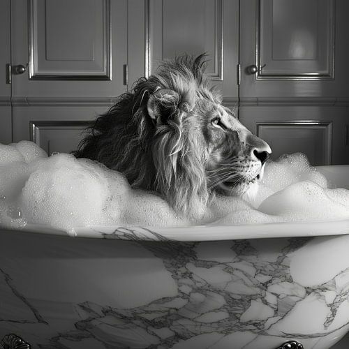 Majestic lion in the bathtub - an impressive work of bathroom art for your WC