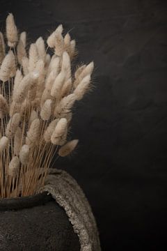 Landelijk stilleven met hazenstaart droogbloemen van Mayra Fotografie