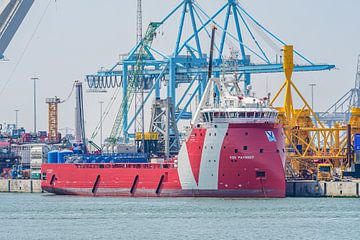 Vos Patriot supply ship from Vroon. by Jaap van den Berg